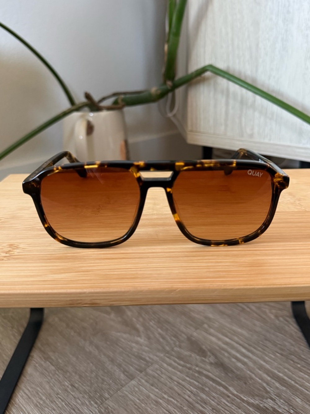 Quay "On The Fly" Aviator Sunglasses - Tortoiseshell Brown - Orange Lenses - Picture 3 of 5